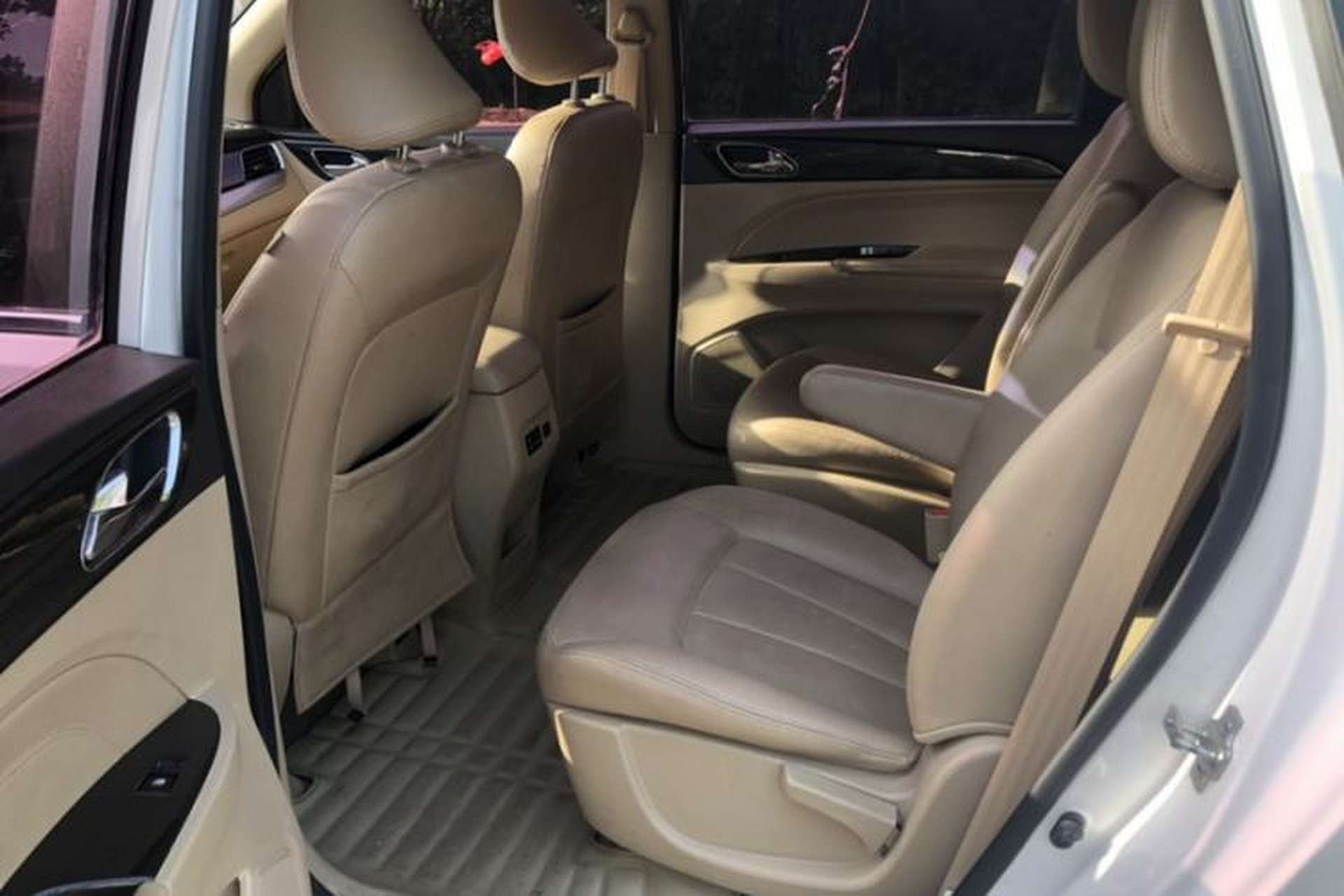 Used Baojun 730 2016 1.8L iAMT Luxury Model 7 Seats Interior 3