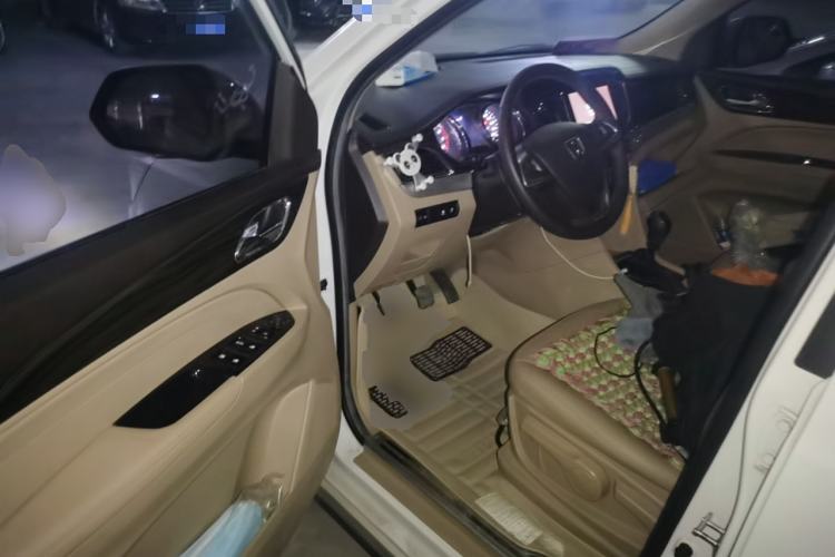 Used Baojun 730 2016 1.5T Manual Luxury Edition 7 Seats Interior 3