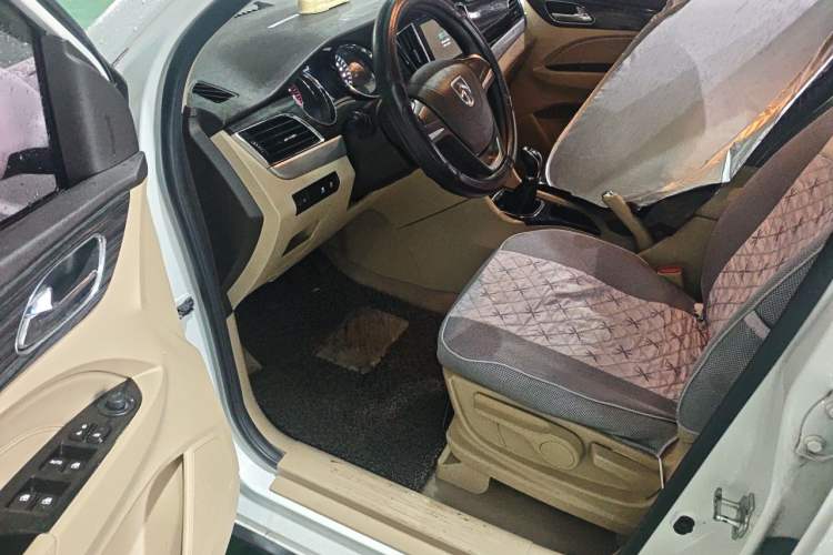 Used Baojun 730 2016 1.5L Manual Comfort Version 7 Seats China V Emission Standard Interior 3