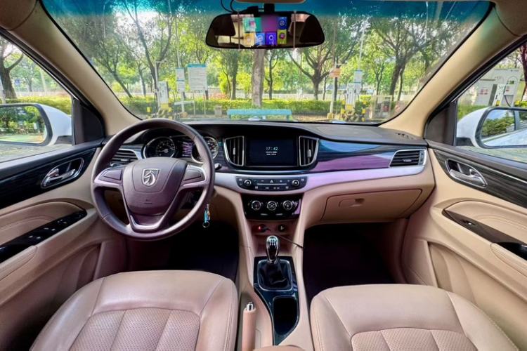Used Baojun 730 2016 1.5L Manual Comfort Version 7 Seats China V Emission Standard Interior 4