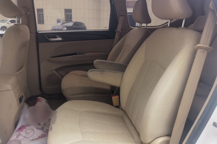 Used Baojun 730 2016 1.5L Manual Standard Version 7 Seats Interior 4