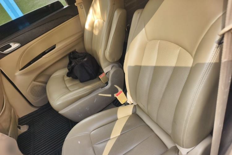 Used Baojun 730 2016 1.5T Manual Standard Version 7 Seats Interior 4