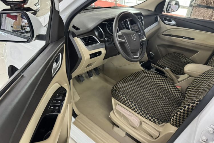 Used Baojun 730 2016 1.5L Manual Value Edition 7 Seats China V Emission Standard Interior 4