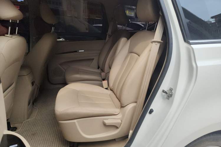 Used Baojun 730 2016 1.5L Manual Comfort Version 7 Seats China V Emission Standard Interior 4