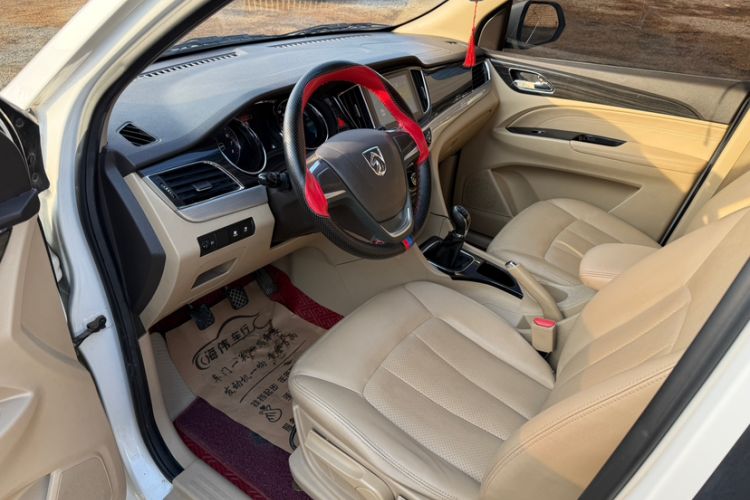 Used Baojun 730 2016 1.5L Manual Comfort Version 7 Seats China V Emission Standard Interior 5