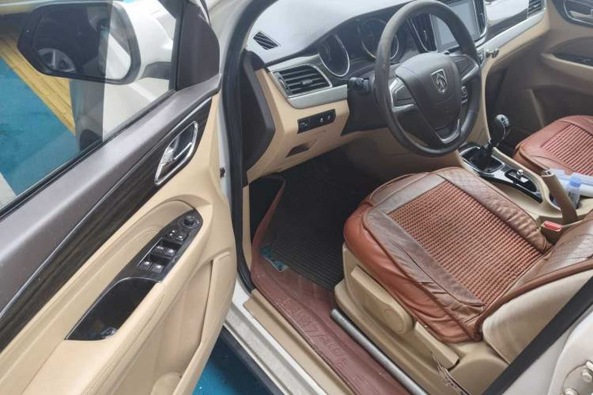 Used Baojun 730 2016 1.5T Manual Comfort Version 7 Seats Interior 6
