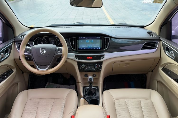 Used Baojun 730 2016 1.5T Manual Luxury Edition 7 Seats Interior 8