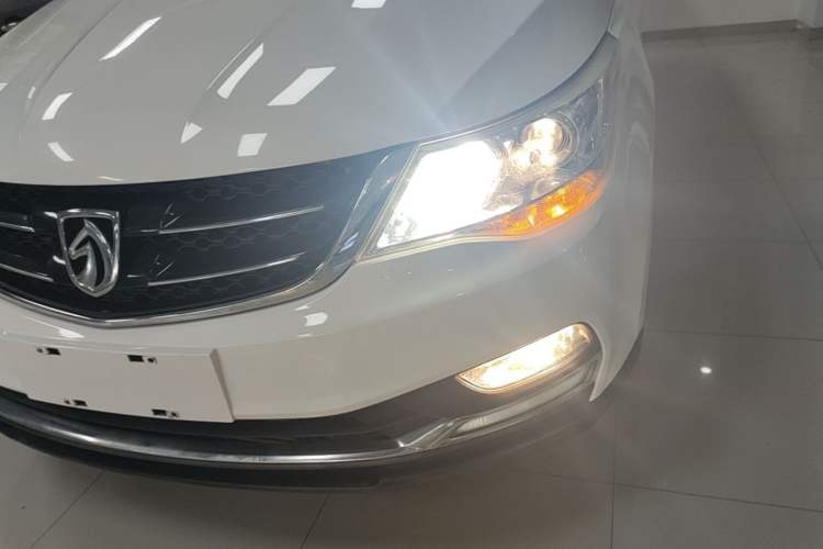 Used Baojun 730 2016 1.5T Manual Comfort Version 7 Seats Left Front Headlight