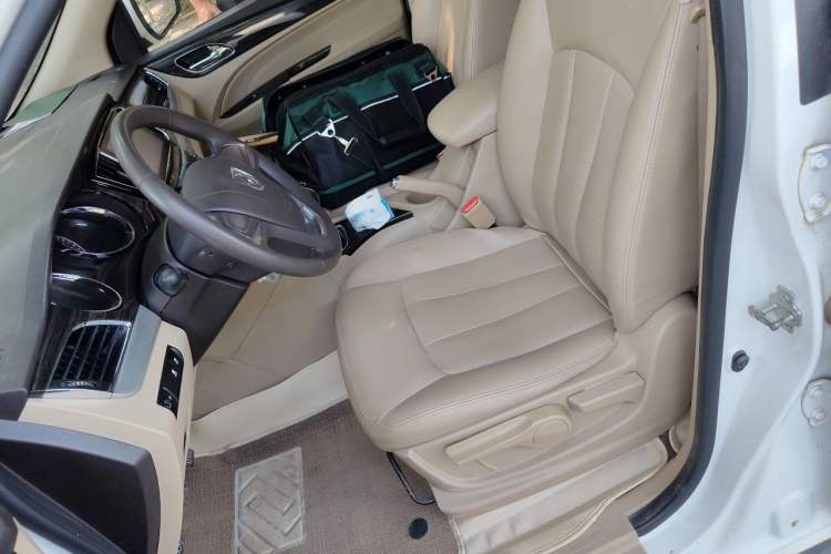 Used Baojun 730 2016 1.5T Manual Comfort Version 7 Seats Left Front Seat