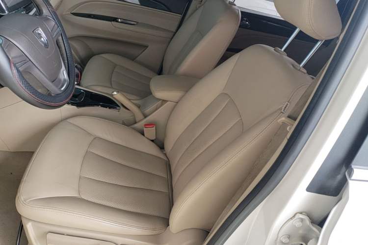 Used Baojun 730 2016 1.5L Manual Comfort Version 7 Seats China V Emission Standard Left Front Seat