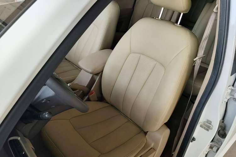 Used Baojun 730 2016 Revised 1.5L Manual Standard Version 7 Seats China V Emission Standard Left Front Seat