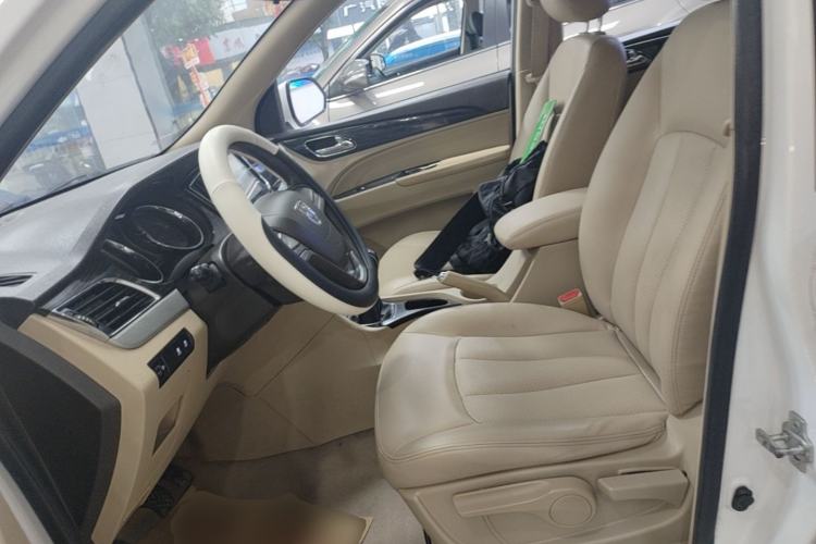 Used Baojun 730 2016 1.5T Manual Comfort Version 7 Seats Left Front Seat