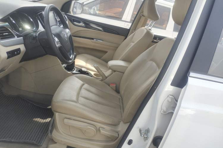 Used Baojun 730 2016 1.5L Manual Comfort Version 7 Seats China V Emission Standard Left Front Seat