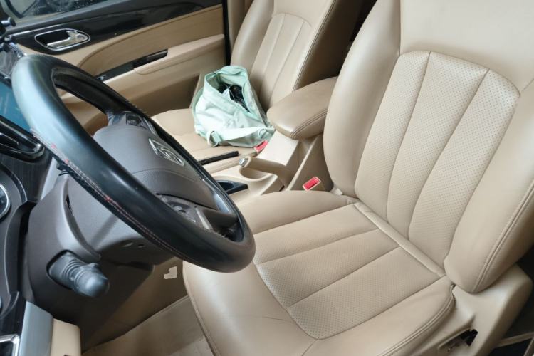 Used Baojun 730 2016 1.8L iAMT Luxury Model 7 Seats Left Front Seat