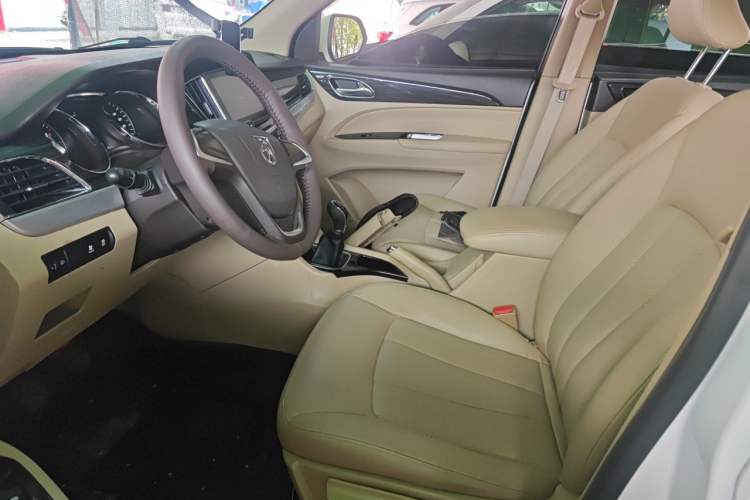 Used Baojun 730 2016 1.5L Manual Comfort Version 7 Seats China V Emission Standard Left Front Seat