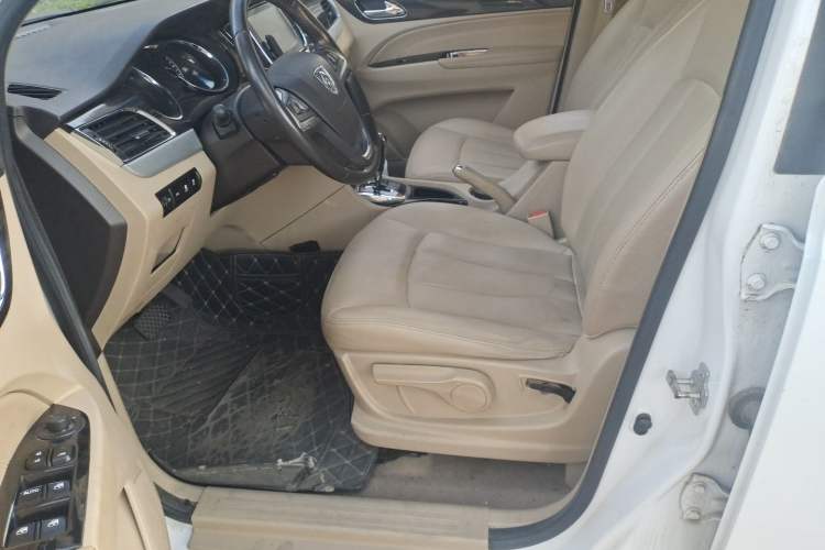 Used Baojun 730 2016 1.8L iAMT Luxury Model 7 Seats Left Front Seat