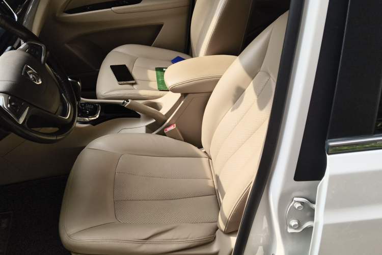 Used Baojun 730 2016 1.8L iAMT Luxury Model 7 Seats Left Front Seat