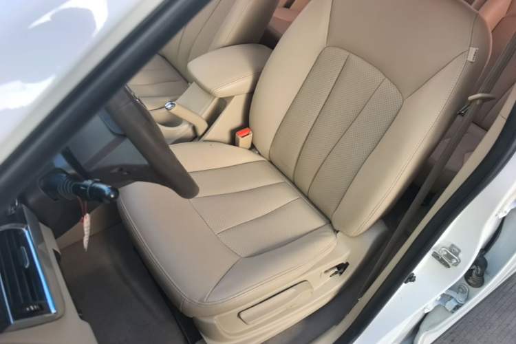 Used Baojun 730 2016 1.8L iAMT Comfort Version 7 Seats Left Front Seat