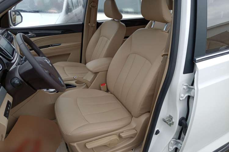 Used Baojun 730 2016 1.8L iAMT Comfort Version 7 Seats Left Front Seat