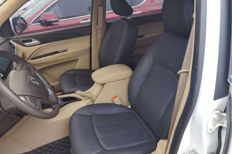 Used Baojun 730 2016 Revised Version 1.5L Manual Standard Model 5 Seats Left Front Seat
