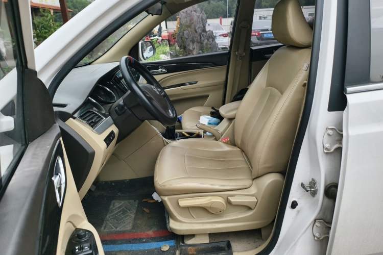 Used Baojun 730 2016 1.5L Manual Comfort Version 7 Seats China V Emission Standard Left Front Seat