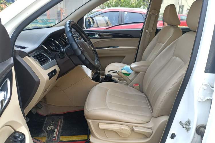 Used Baojun 730 2016 1.5L Manual Comfort Version 7 Seats China V Emission Standard Left Front Seat