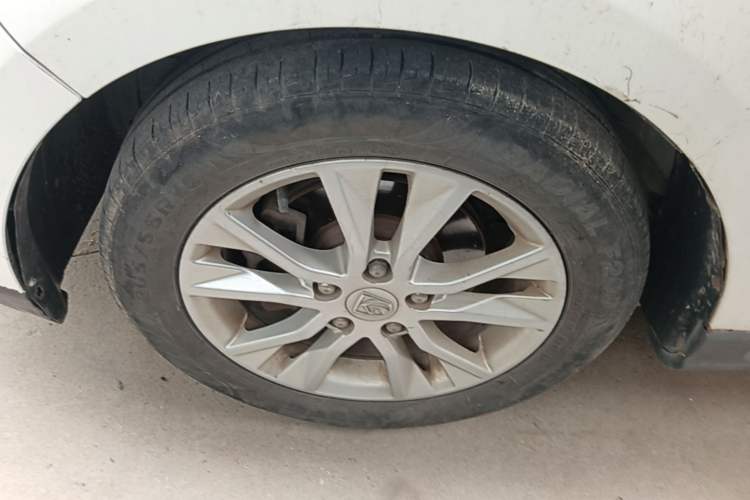 Used Baojun 730 2016 1.5L Manual Comfort Version 7 Seats China V Emission Standard Left Front Wheel Hub
