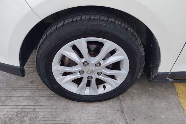 Used Baojun 730 2016 1.5T Manual Luxury Edition 7 Seats Left Front Wheel Hub