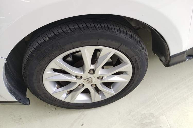 Used Baojun 730 2016 1.5L Manual Comfort Version 7 Seats China V Emission Standard Left Front Wheel Hub
