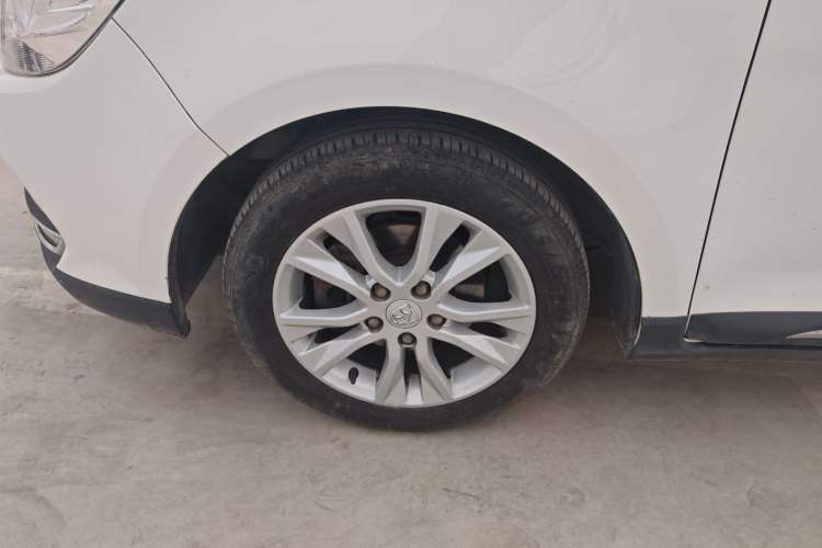 Used Baojun 730 2016 1.5L Manual Comfort Version 7 Seats China V Emission Standard Left Front Wheel Hub