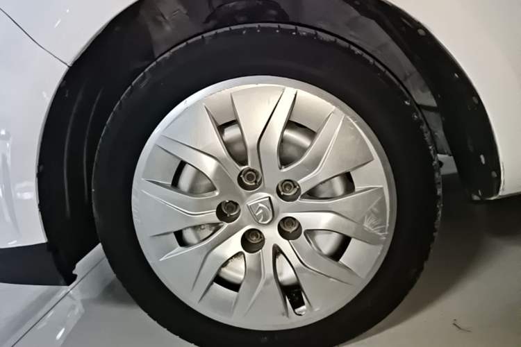 Used Baojun 730 2016 Revised 1.5L Manual Standard Version 7 Seats China V Emission Standard Left Front Wheel Hub