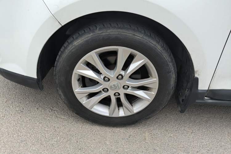Used Baojun 730 2016 1.5L Manual Comfort Version 7 Seats China V Emission Standard Left Front Wheel Hub