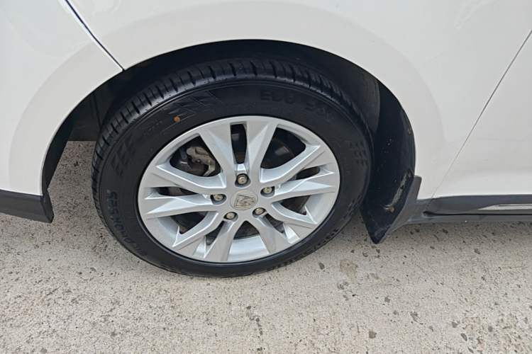 Used Baojun 730 2016 1.5L Manual Comfort Version 7 Seats China V Emission Standard Left Front Wheel Hub