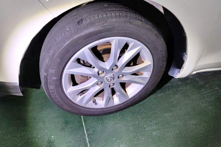 Used Baojun 730 2016 Revised 1.5L Manual Standard Version 7 Seats China V Emission Standard Left Front Wheel Hub