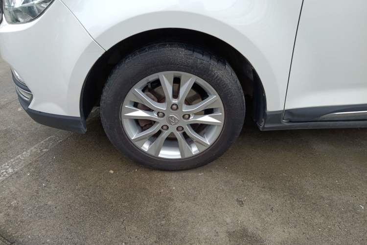 Used Baojun 730 2016 1.8L iAMT Comfort Version 7 Seats Left Front Wheel Hub