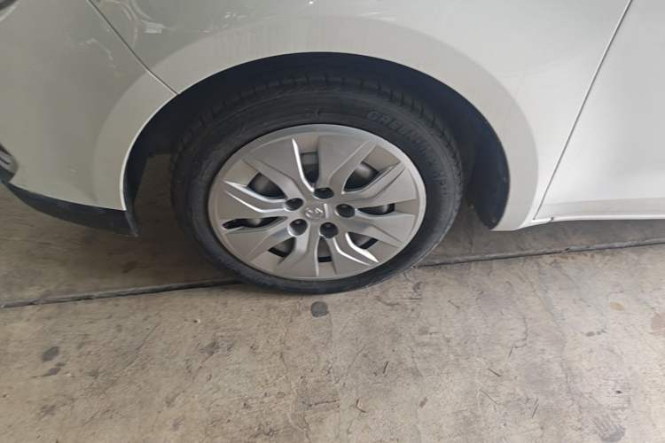 Used Baojun 730 2016 1.5L Manual Standard Version 7 Seats Left Front Wheel Hub