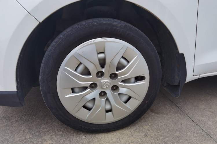 Used Baojun 730 2016 Revised Version 1.5L Manual Standard Model 5 Seats Left Front Wheel Hub