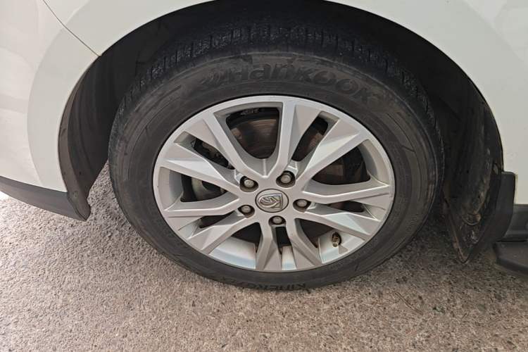 Used Baojun 730 2016 1.5L Manual Comfort Version 7 Seats China V Emission Standard Left Front Wheel Hub