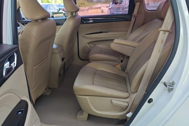 Used Baojun 730 2016 1.5L Manual Comfort Version 7 Seats China V Emission Standard Left Rear Seat