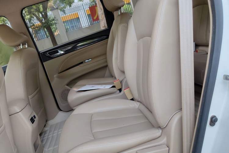 Used Baojun 730 2016 1.5T Manual Comfort Version 7 Seats Left Rear Seat