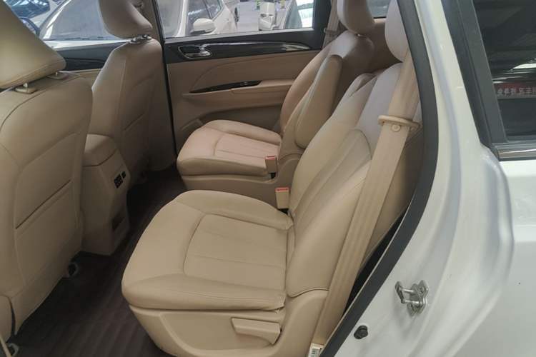 Used Baojun 730 2016 1.5L Manual Comfort Version 7 Seats China V Emission Standard Left Rear Seat