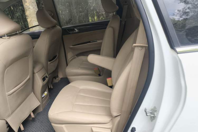 Used Baojun 730 2016 1.8L iAMT Comfort Version 7 Seats Left Rear Seat