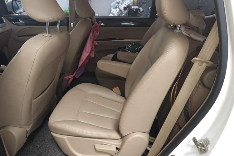 Used Baojun 730 2016 1.5L Manual Luxury Edition 7 Seats Left Rear Seat