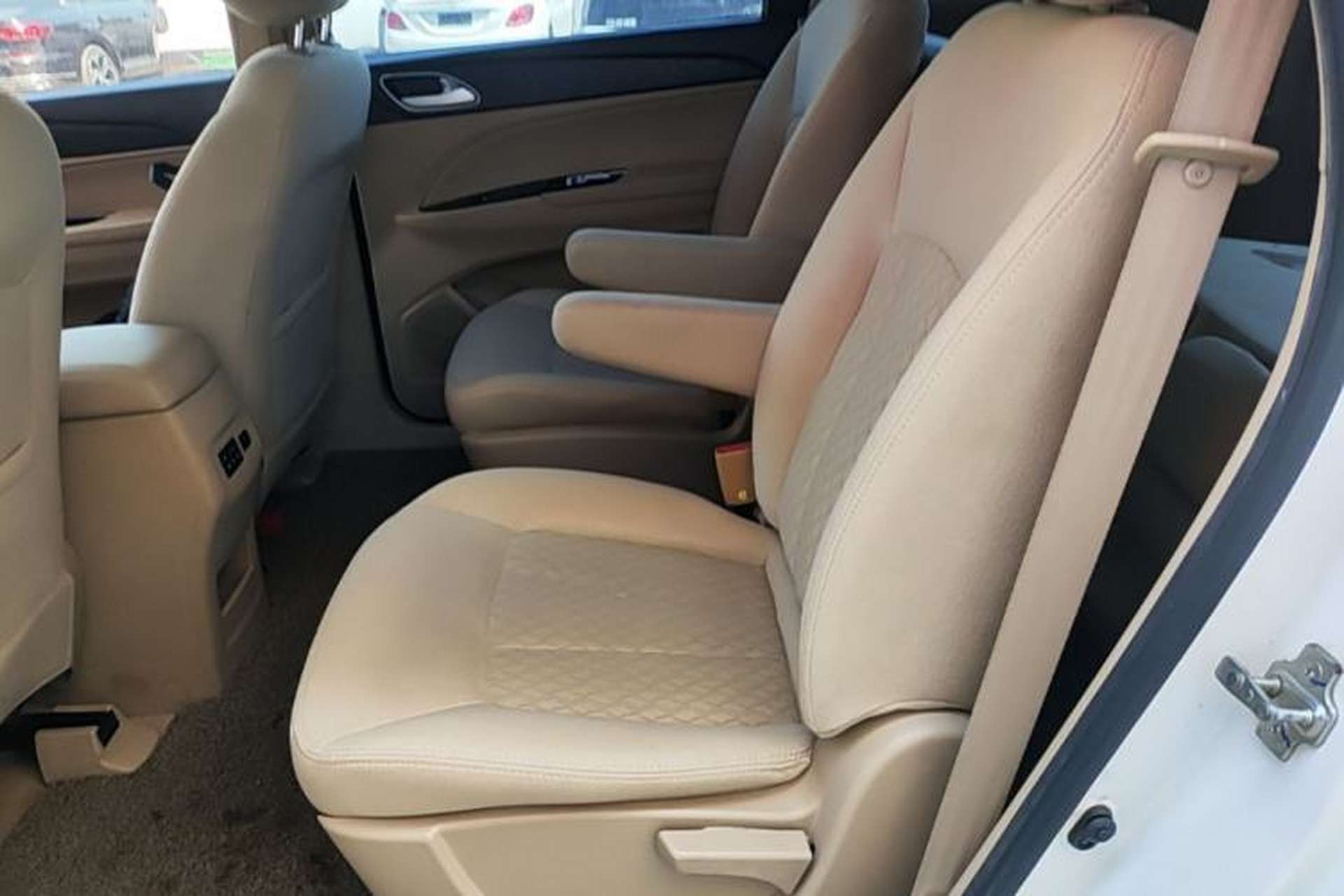 Used Baojun 730 2016 1.5T Manual Standard Version 7 Seats Left Rear Seat