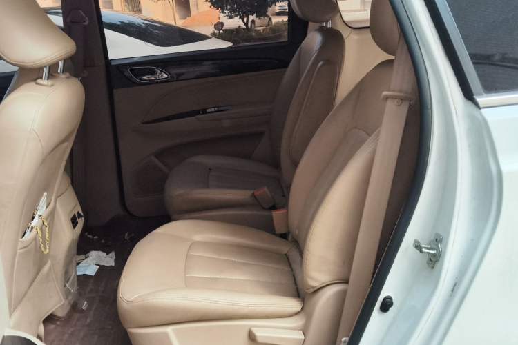 Used Baojun 730 2016 1.5L Manual Standard Version 7 Seats Left Rear Seat