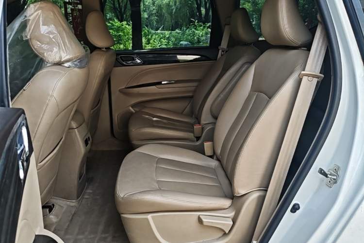 Used Baojun 730 2016 1.5T Manual Comfort Version 7 Seats Left Rear Seat