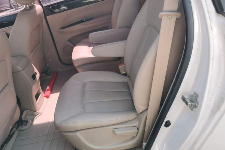 Used Baojun 730 2016 1.5L Manual Comfort Version 7 Seats China V Emission Standard Left Rear Seat