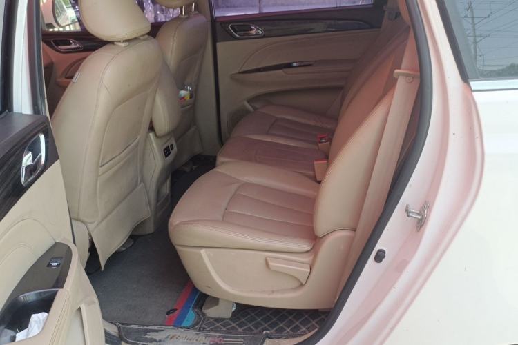 Used Baojun 730 2016 1.5L Manual Comfort Version 7 Seats China V Emission Standard Left Rear Seat