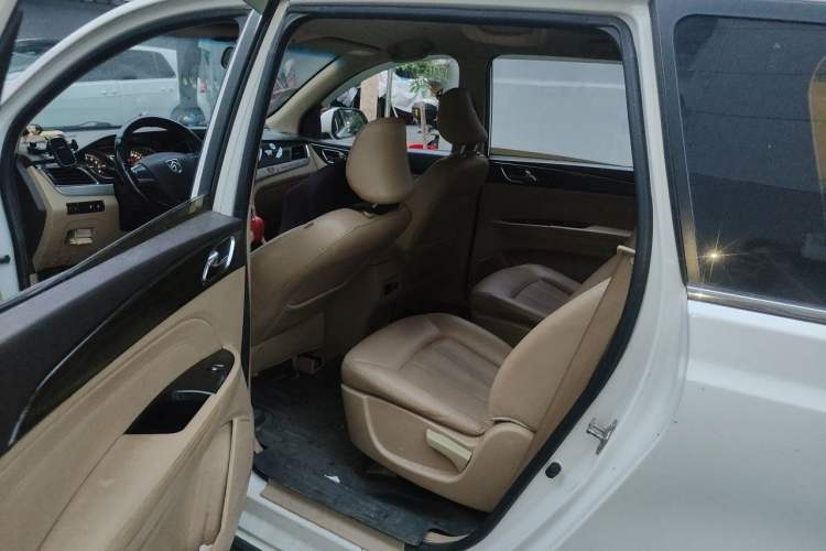 Used Baojun 730 2016 1.5L Manual Comfort Version 7 Seats China V Emission Standard Left Rear Seat
