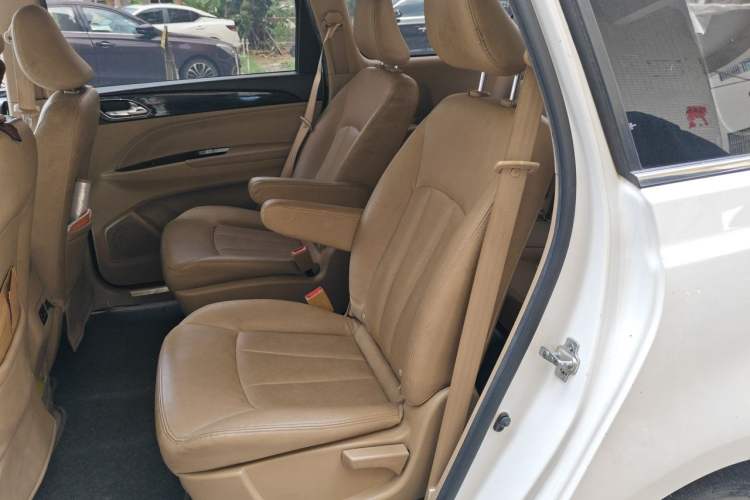 Used Baojun 730 2016 1.5L Manual Comfort Version 7 Seats China V Emission Standard Left Rear Seat